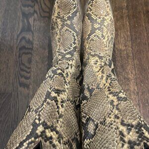 Dan Post Ladies Full Snakeskin boots  Vintage